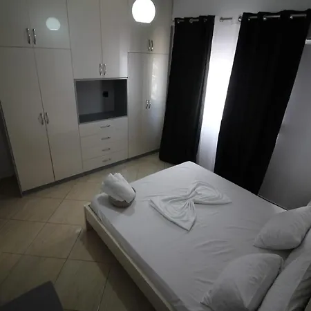 Nikol * Sarandë